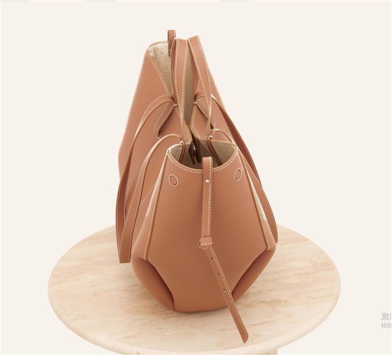 Large Capacity Underarm Bag with Wings - Stylish Tote Design for Females