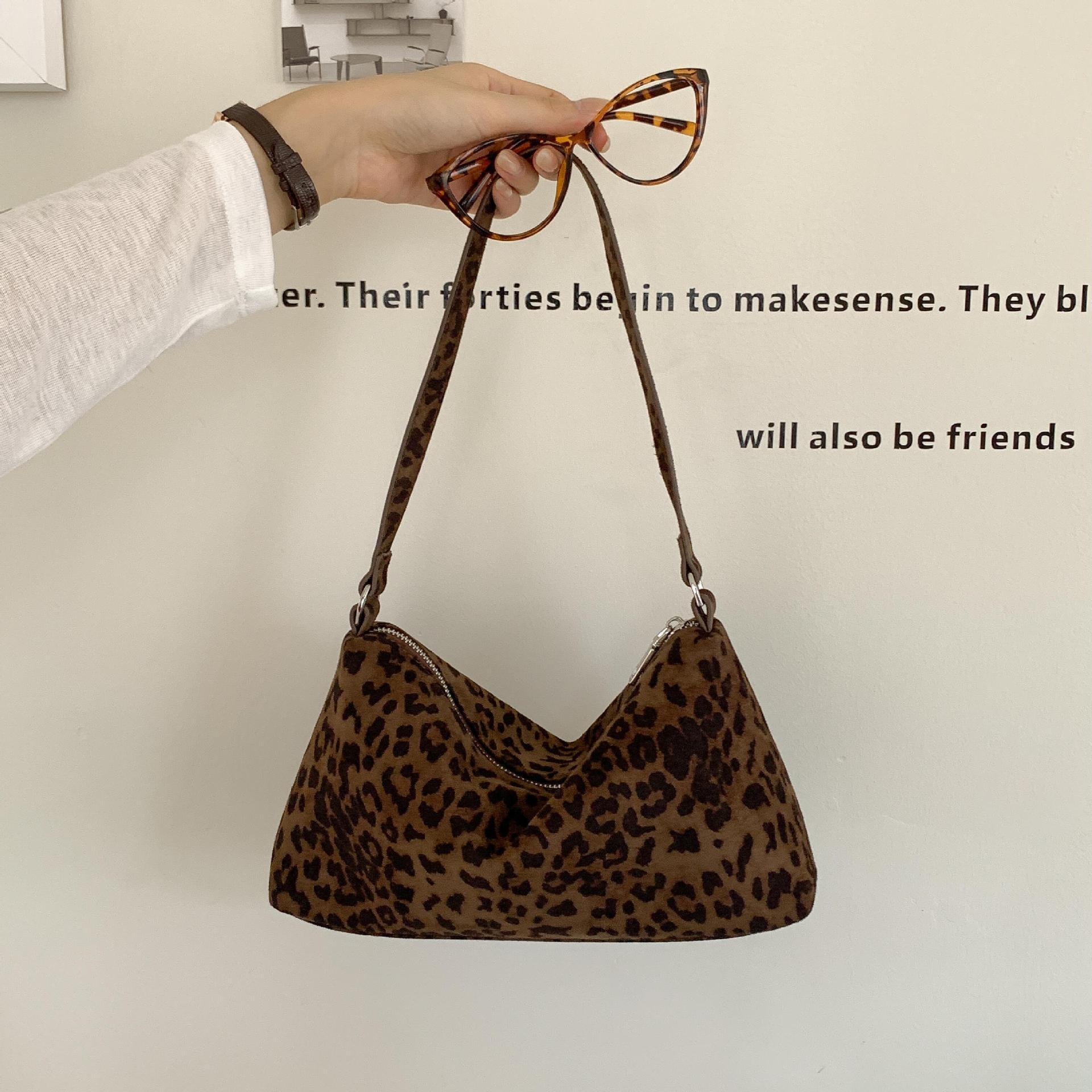 Designer Retro Velvet Bread Fashion Handheld Small Square Bag Autumn/Winter New Fashion Leopard Pattern Women's Underarm Shoulder Bag