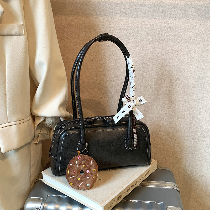 Free shipping designer bag Large Capacity Shoulder Bag Underarm Bag Women New Autumn Winter Commuting Versatile Handheld Bowling Bag