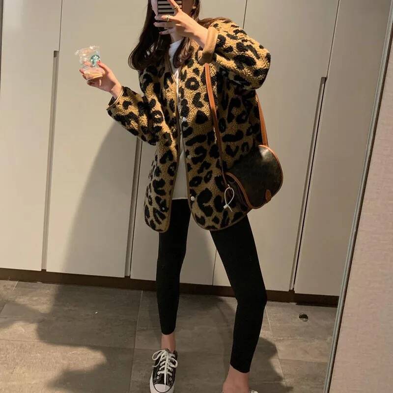 winter jacket women New Vintage Leopard Print Winter Warm Coats Female Fashion Lightweight Lamb Wool Jacket Women Casual Loose Plush Short Outerwear
