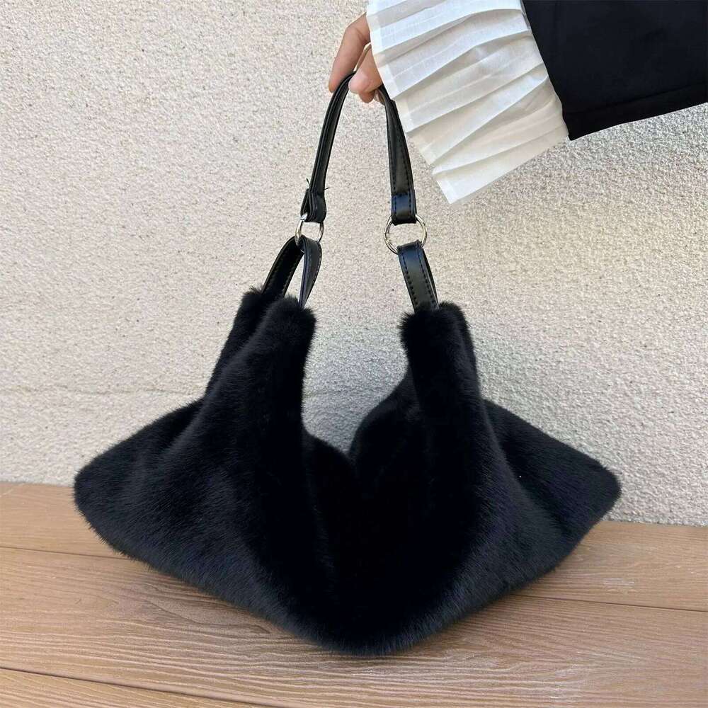 Women's Plush Crossbody Single Shoulder Handbag Large Capacity Casual Autumn Winter Fur Fashionable All-Match Bag
