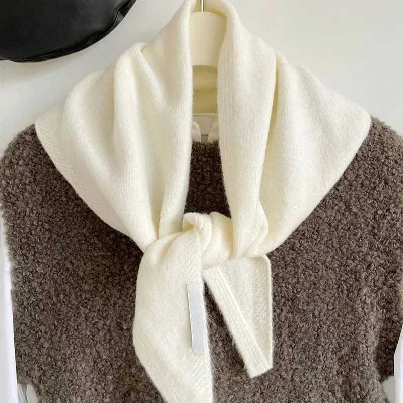 British Korean Sty Niche Wool Knitted Triangar Scarf Wen scarf Knitted Scarf Mtifunctional Warm Knitted ScarfW251027
