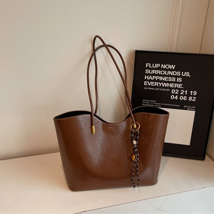 Free shipping designer bag Tote Bag New Large Capacity Versatile Shoulder Bag for Women Niche High-End Trendy Commuter Bag