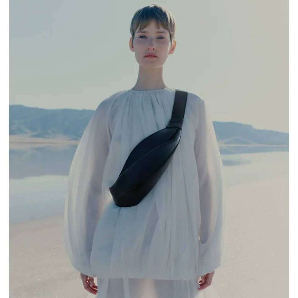 Hot Neyu Smooth Leather Crossbody New Large Capacity Pillow Shaped Personalized Niche Travel Bag