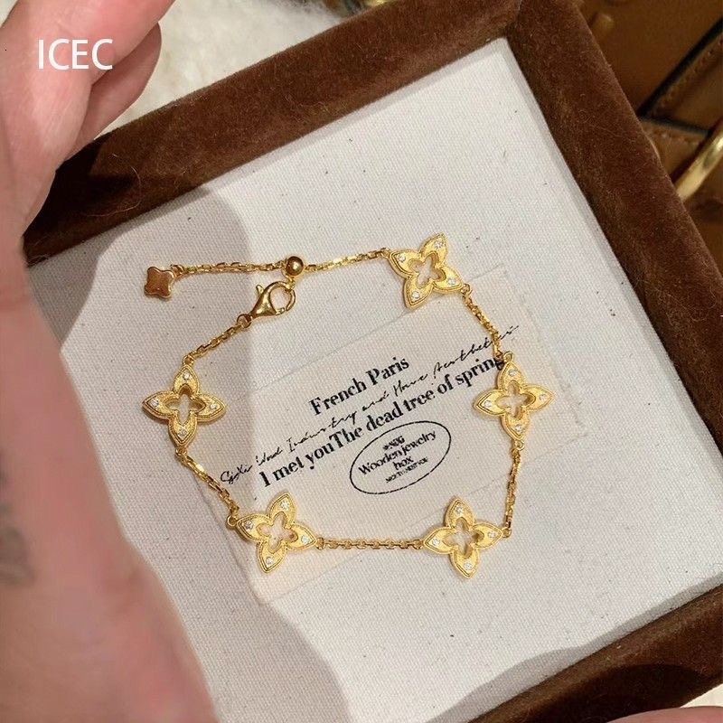 Eight Directions Wealth Vintage Cloth Style Hollow Out Dia Four-Pointed Star Bracelet for Women, Light Thousand Gold Feel Layered Jewelry Z260313