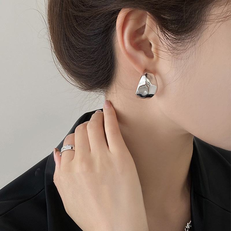 Sier Needle Metal Geometric Faceted C-shaped Minimalist Style Niche Trend Earrings Light Design Sense Ear Jewelry - view 7