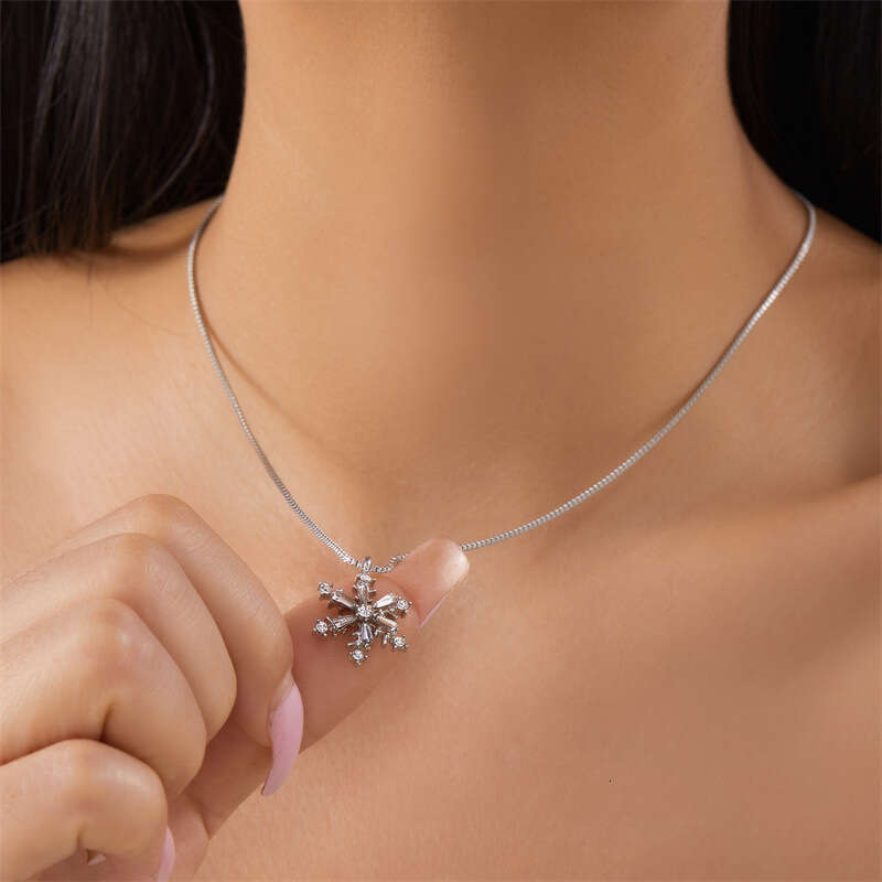 Hot Sale New Fashion Versatile Light Snowflake Christmas Tree Pendant Necklace Simple Jewelry for Women
