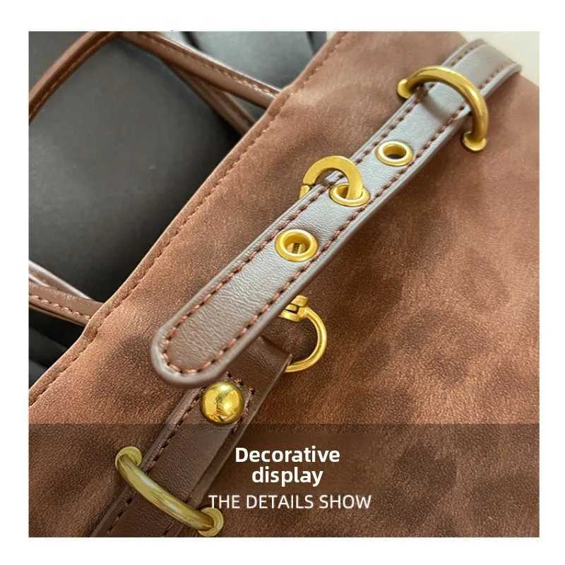 Shoulder Bag Zipper Opening Design Fashionable Versatile Commuter Messenger Bag Y251027