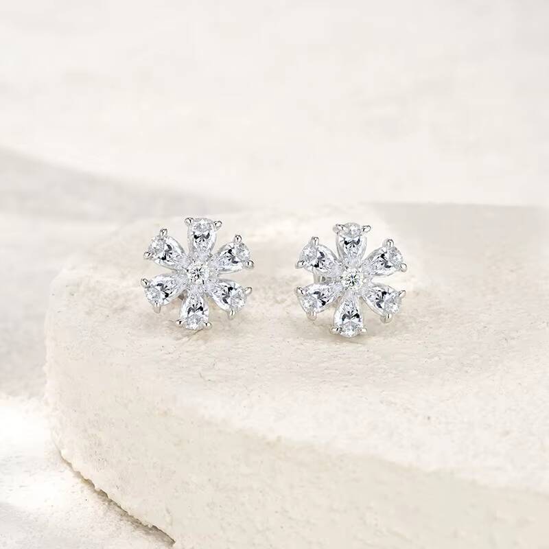 Style Shining Flower Shape Earrings S925 Silver Pear Stone and Round Cut Moissanite Gold Plated Women Snowflakes Stud Earrings