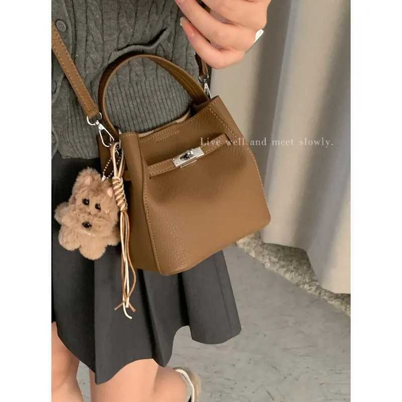 Autumn Pebbled Leather Bucket Bag 2025 New Minimalist Tote Crossbody Versatile Shoulder Bag for Women Y251027