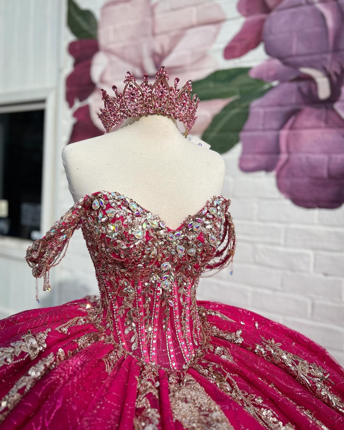 Stunning Crystals Ball Gown Quinceanera Dresses Sequined Prom Gowns Appliqued Off The Shoulder Necke Tulle Sixteen Sweet 15 Masquerade Dress O27