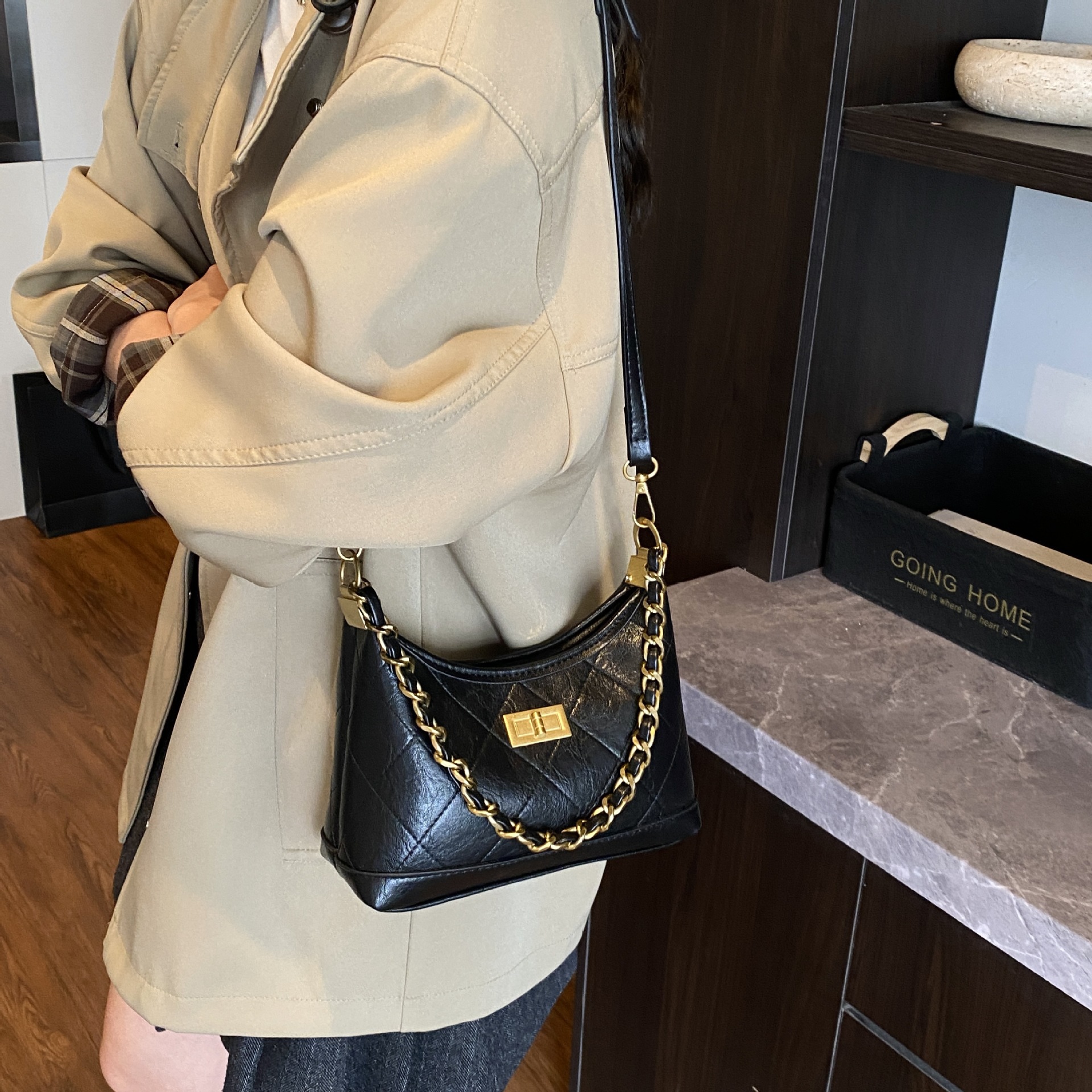 hot Free delivery designer shoulder bag Fashionable and comfortable daily design handbag minimalist item