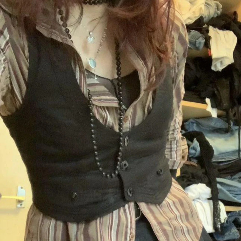 Combhasaki Y2K Vintage Womens Solid Color Irregular Hem Crop Vest Buttondown Ushaped Neck Aesthetic Grunge Waistcoat Tops 251027