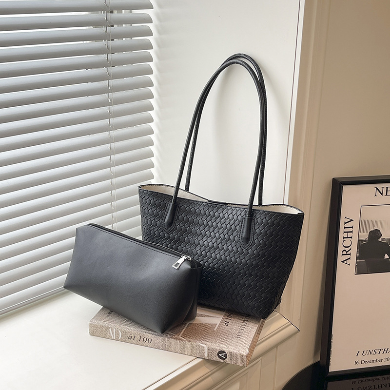 French niche design mother and daughter handbag winter new item retro woven texture design trendy women's shoulder bag luxury designer bag