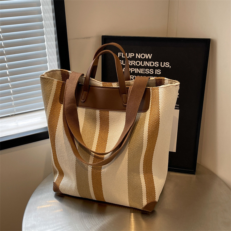 Free shipping designer bag Niche Canvas Bag for Women New Fashion Large Capacity Handbag Commuter Shoulder Tote Bag