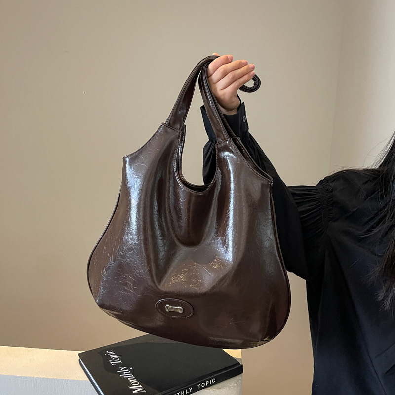 Free shipping designer bag Textured Oil Wax Leather Single Shoulder Tote Bag Casual Large Capacity Commuter Bag for Women Trendy Versatile Underarm Ba