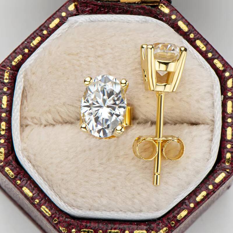 Latest Style New Designed Oval Cut 05ct Moissanite 925 Sterling Silver Stud Earring for Lady