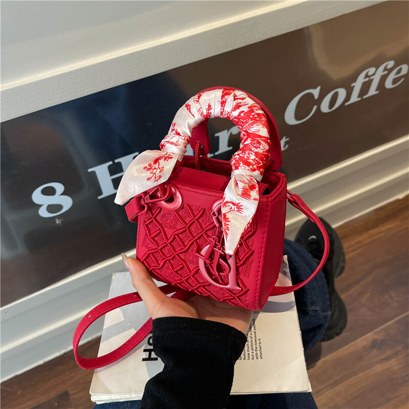 Free shipping designer bag Heavy Embroidery Versatile Bag New Fashion Scarf Handbag Women High-end Single Shoulder Crossbody Bag