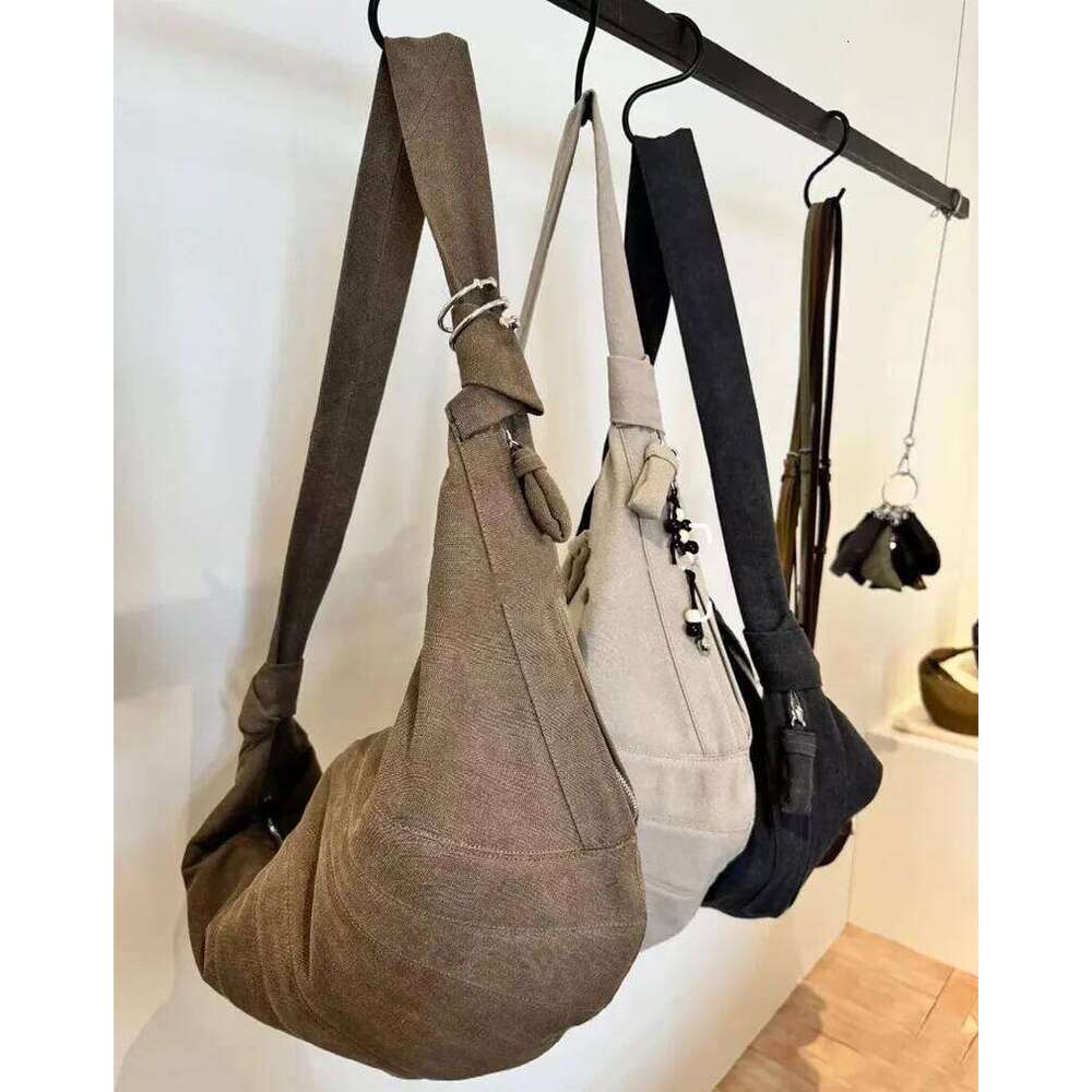 Designer Luxury Line Croissant New Niche Design Large Capacity Old Casual Shoulder Fashionable Lazy Crossbody Bag For Men And Women