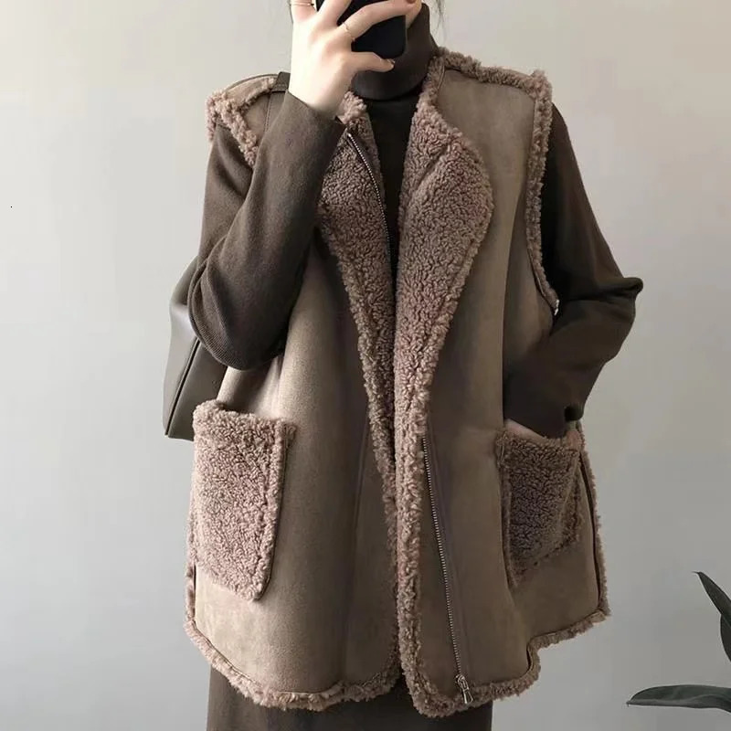 Womens Autumn Winter Lamb Wool Vest Jacket Korean Loose Two Sided Wearing Deer Fur Sleeveless Coat Female Casual Zipper Jackets 251027