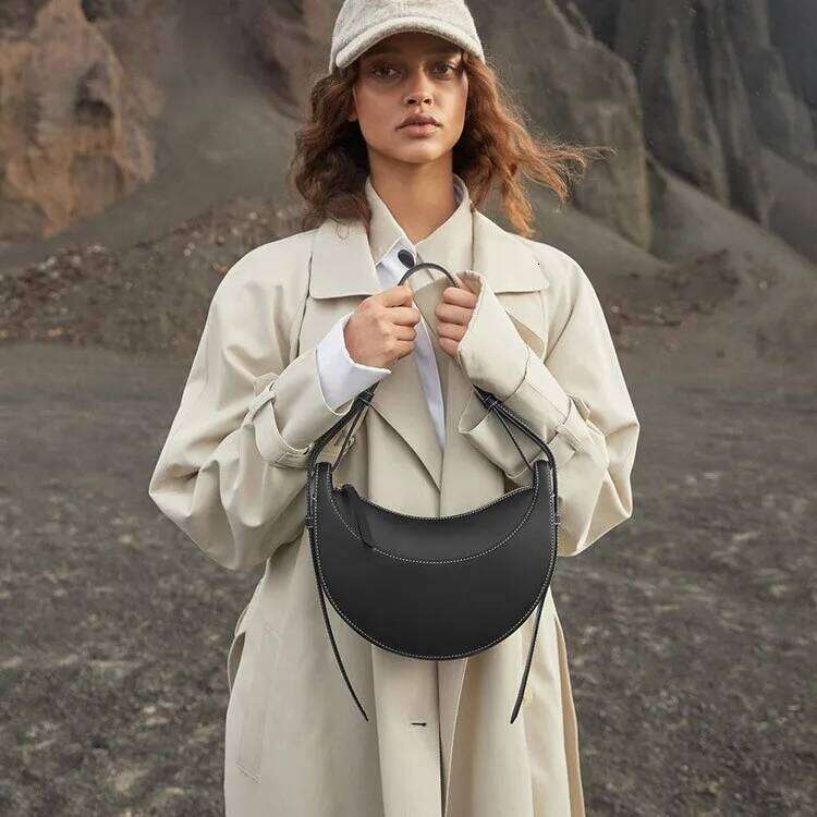 Luxury Croissant-Shaped Ladies' Handbag - Elegant Leather under Arm Shoulder Bag