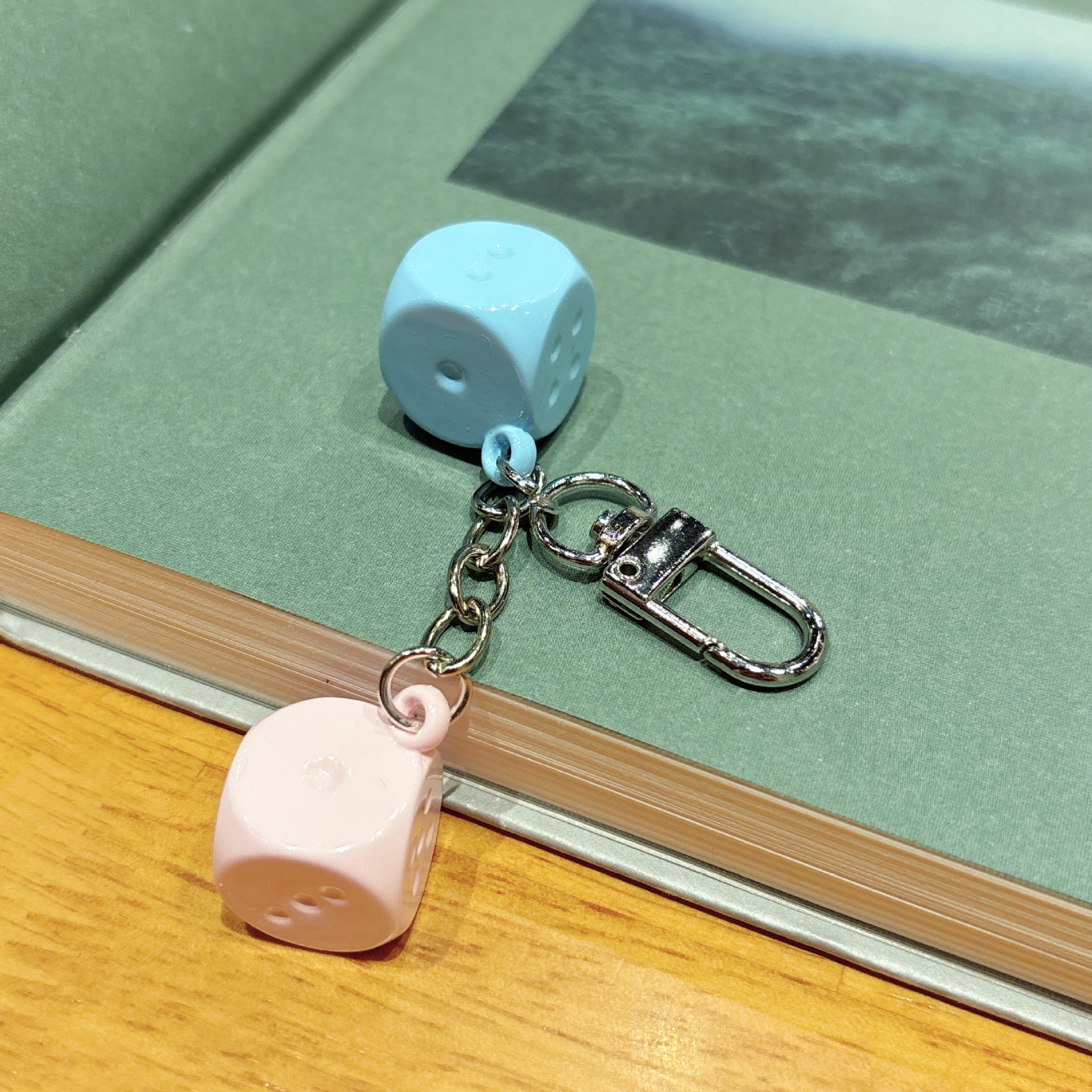 Designer keychain Metal colored dice keychain light luxury birthday gift for men and women Keychain wallet free shipping Halloween gift