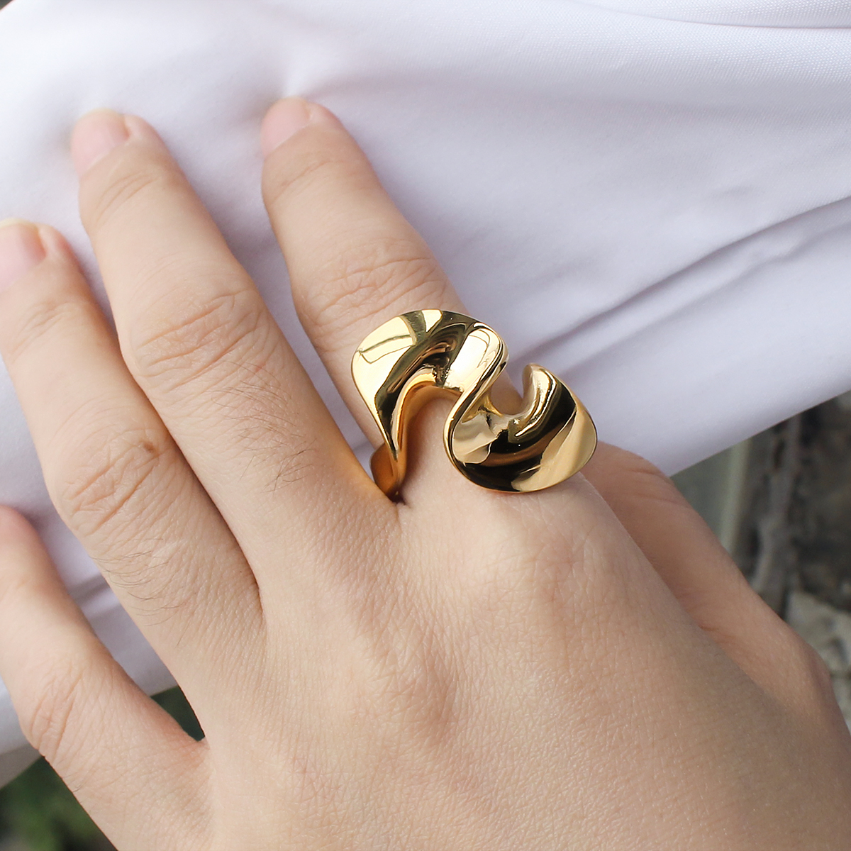 Popular 18k Gold Plated Wave Skirt's Hemline Ring Waterproof Stainless Steel Geometric Pleated Ring for Women