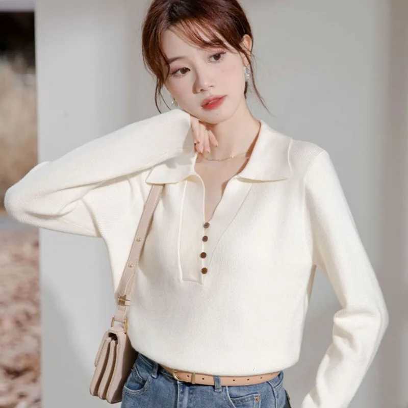 Women Clothing Spring Autumn Fashion Korean Button Solid Color Vneck Knitting Female Allmatch Temperament Sweater Pullovers ToT251027