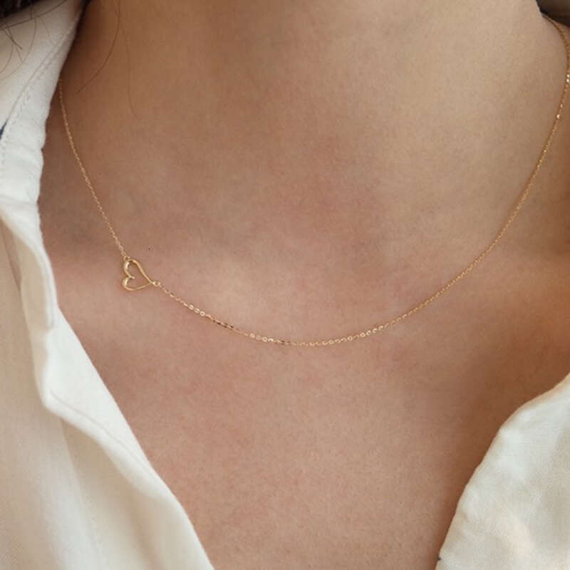Designer luxury silver Gold-plated Heart Necklace for Women Simple Elegant Versatile Pendant Minimalist Petite Collarbone Chain