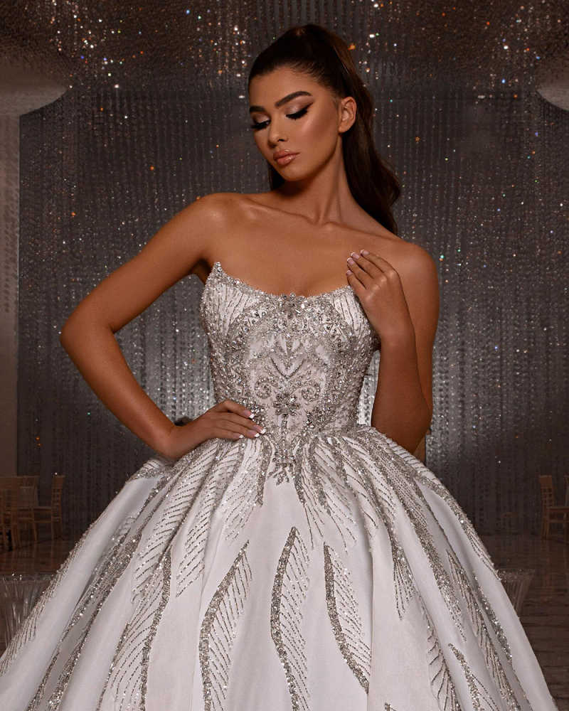 Gorgeous Rhinestones Ball Gown Wedding Dress Sequined Beads Bride Robe Customized Sweetheart Neck Bridal Gown