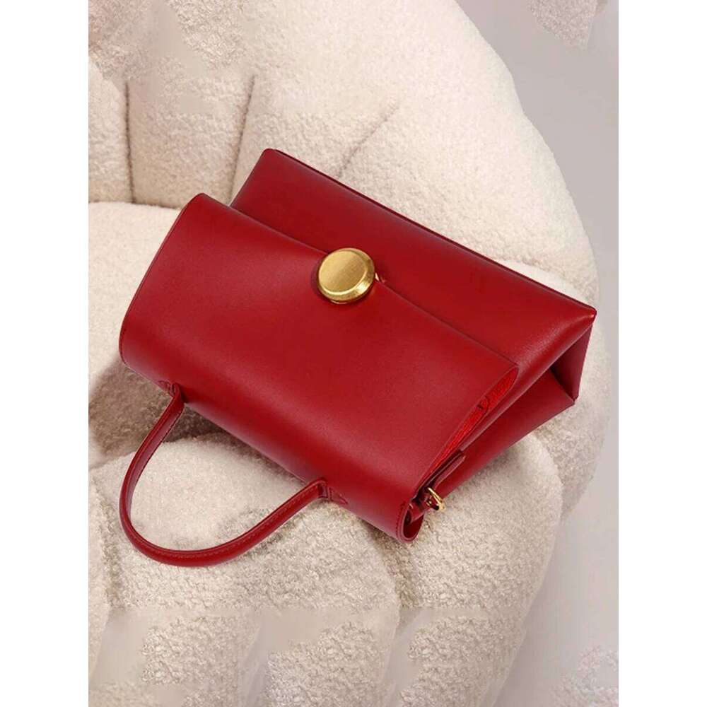 Red Wedding For Women 2025 New High-End Handbag Chic Buckle Bridal Lady Texture PU Crossbody Commuter Bag