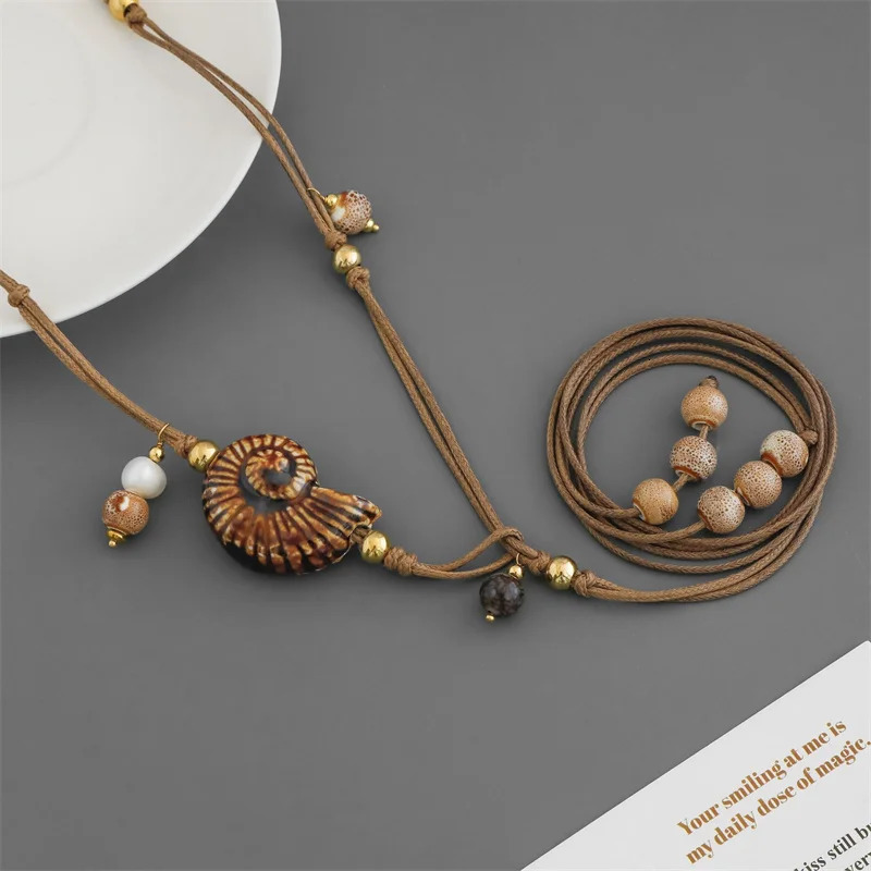 Vintage Ethnic style Conch Ceramic Bead Necklace for Womens Vacation Fashion Exquisite Parrot Shell Waist Chain Necklace 251023