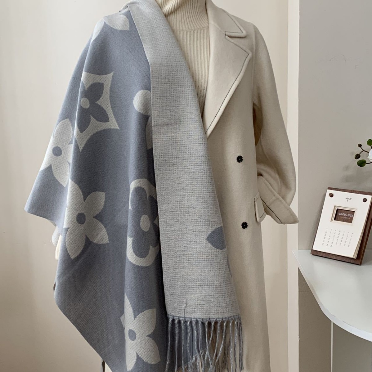 Free shipping Designer Scarves 2025 New Autumn Winter Fashion Versatile Light Luxury Double sided Shawl Scarf Long for Women black