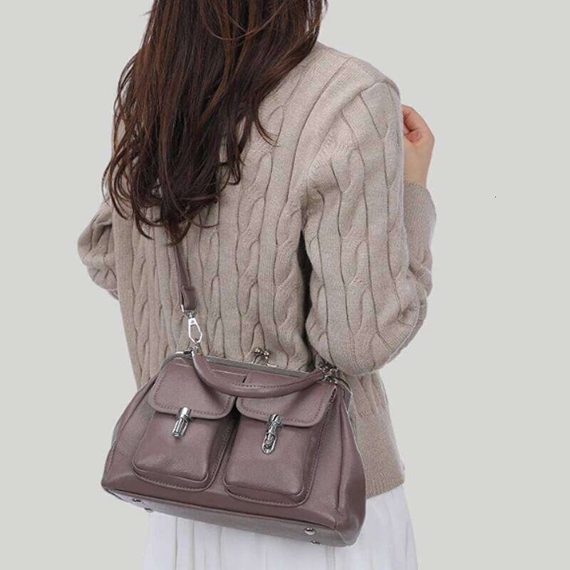 Fashion Commuting Tote Women's Handbag Retro Leather Large Capacity Shoulder 2025 New Crossbody Bag