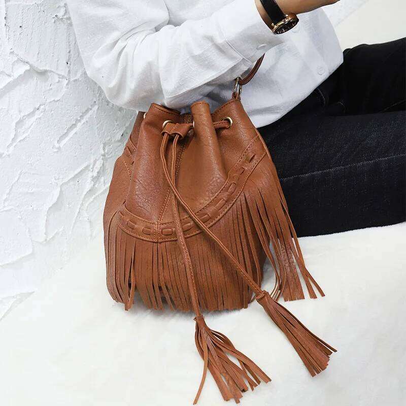 Designer Luxury Ipinee Niche Design Casual Drawstring Handmade Tassel Bucket High Value PU Leather Shoulder Crossbody Bag