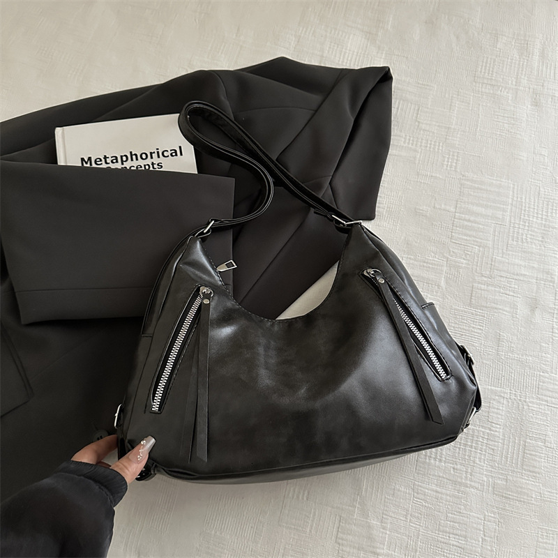 Winter new retro fashion women's handbag with simple Korean style niche design, luxurious texture, armpit bag, elegant designer bag