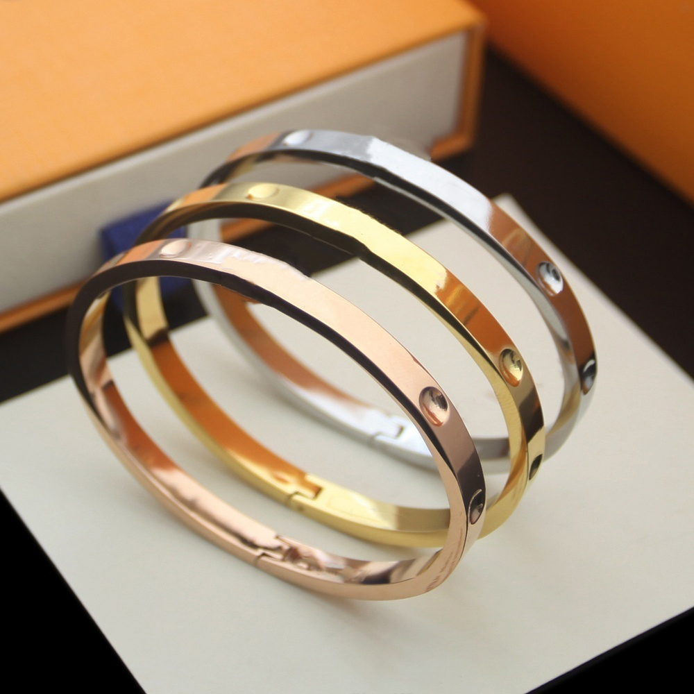 Stylish Fashion Cuff Bracelet - Unique Pitted Design for Women M
