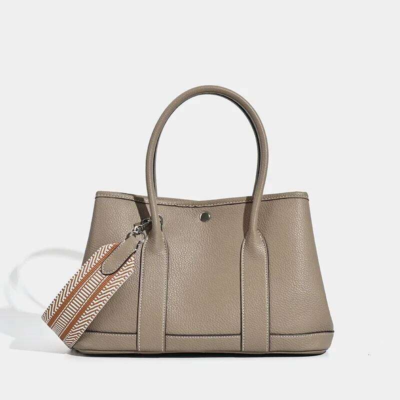 High-Quality Fashionable Large Capacity Single Shoulder Handbag Commuter Tote Bag Bucket Shape Soft Polyester Lining
