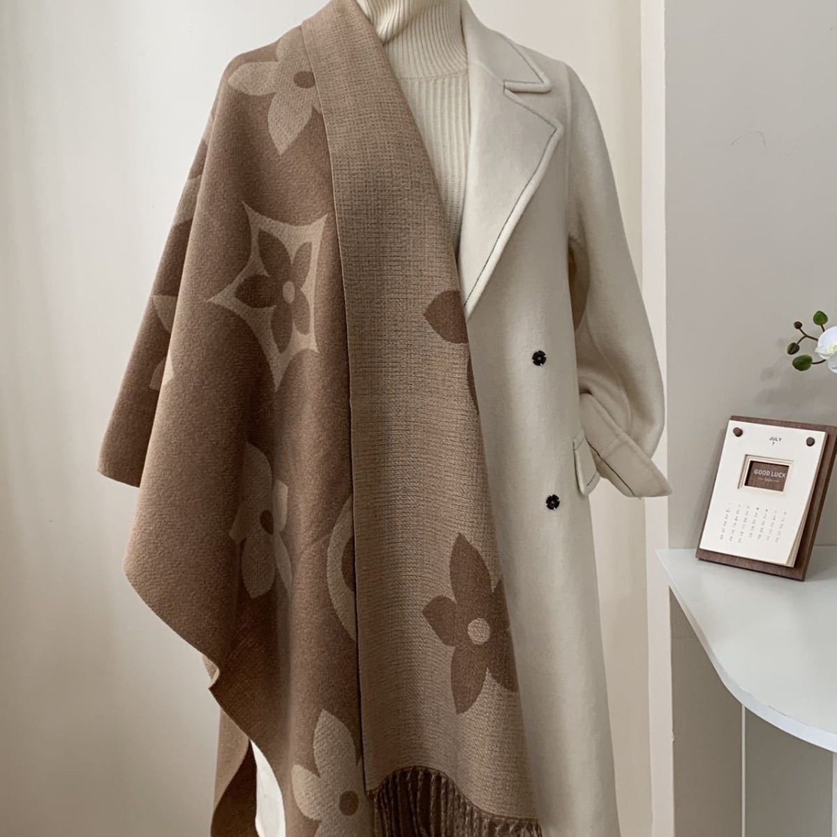 Free shipping Designer Scarves 2025 New Autumn Winter Fashion Versatile Light Luxury Double sided Shawl Scarf Long for Women black