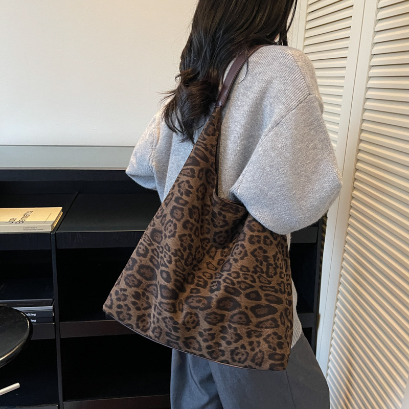 Free shipping designer bag Autumn and Winter Suede Bag Women New Trendy Fashion Versatile Casual Commuting Shoulder Tote Bag