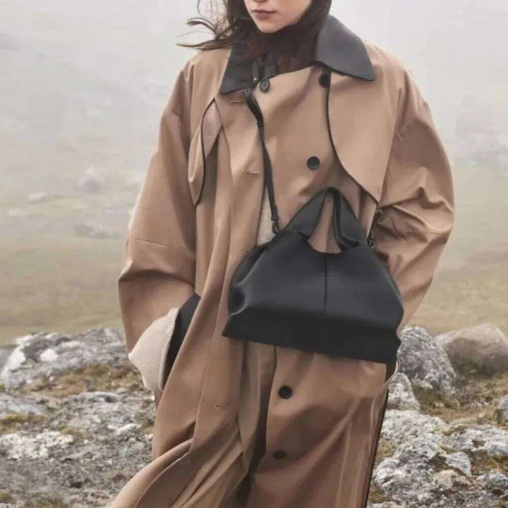 Fashionable New Leather Cloud Handbag, European And American High-End Vintage Women's Shoulder Bag