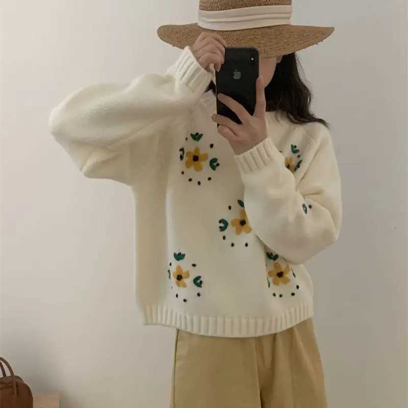 Korean style embroidered knitted sweater womens autumn and winter new round neck pullover with thick velvet short floral topT251027