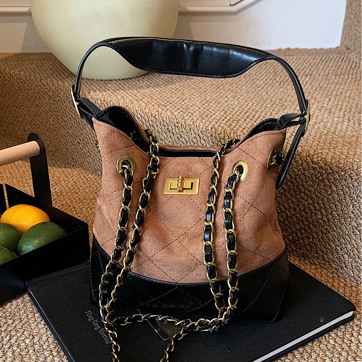 new Free delivery designer shoulder bag Simple and stylish commuting handbag for daily leisure and comfort