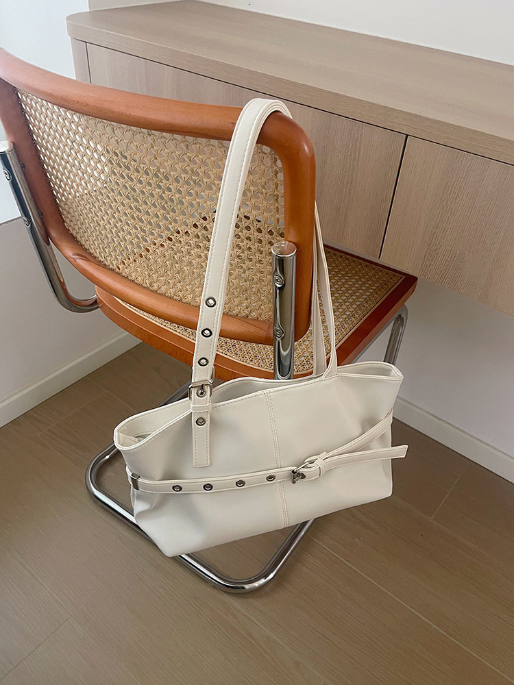 Designer Underarm Bag Autumn/Winter New Large Capacity Commuter Multifunctional Handbag Motorcycle Style Women's Shoulder Bag