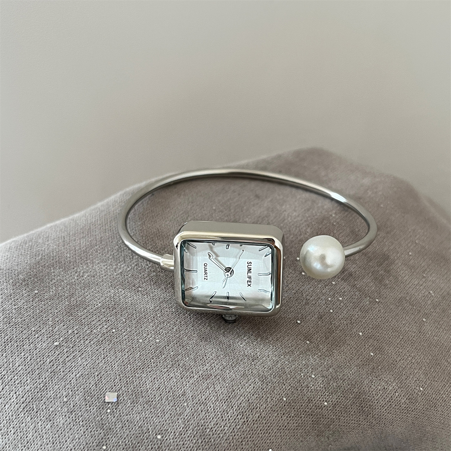 Designer Watch Gold Square Pearl Bracelet Watch For Women, Light Luxury, Niche, Vintage Style, Luxury Simple And Elegant, Fashionable And Exquisite Qu