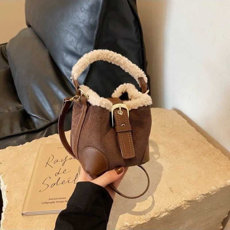 Womens Bags Bucket Shoulder Handbag Autumn Winter Vintage Versatile Lamb Wool Handbag Elegant Fashion Crossbody Bag Wholesale Y251027