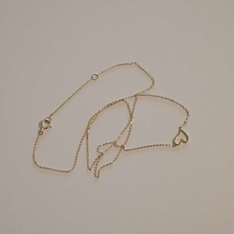 Designer luxury silver Gold-plated Heart Necklace for Women Simple Elegant Versatile Pendant Minimalist Petite Collarbone Chain