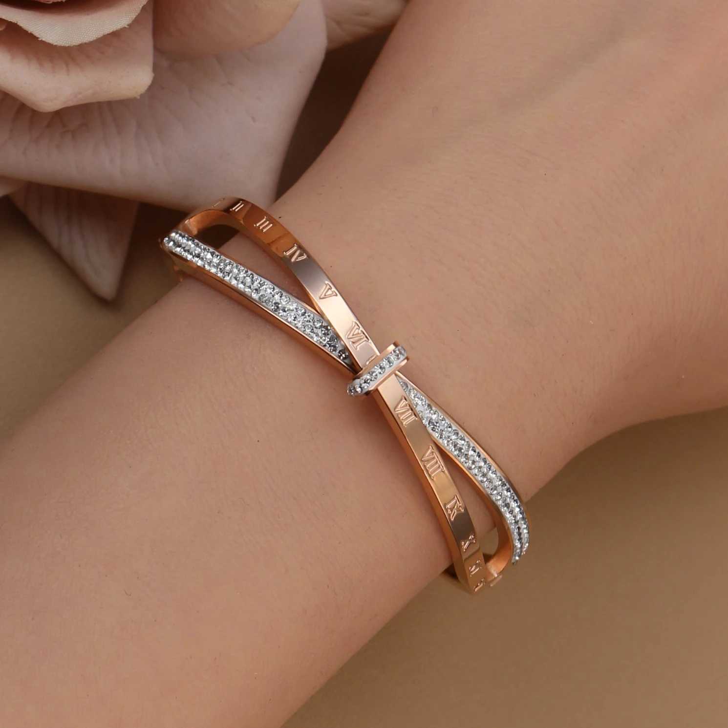 XB072 Charm Stainss Steel Jewelry Crystal Bracets Cross Ran Numerals Bang For Wens Who Love Gifts WhosaW251027