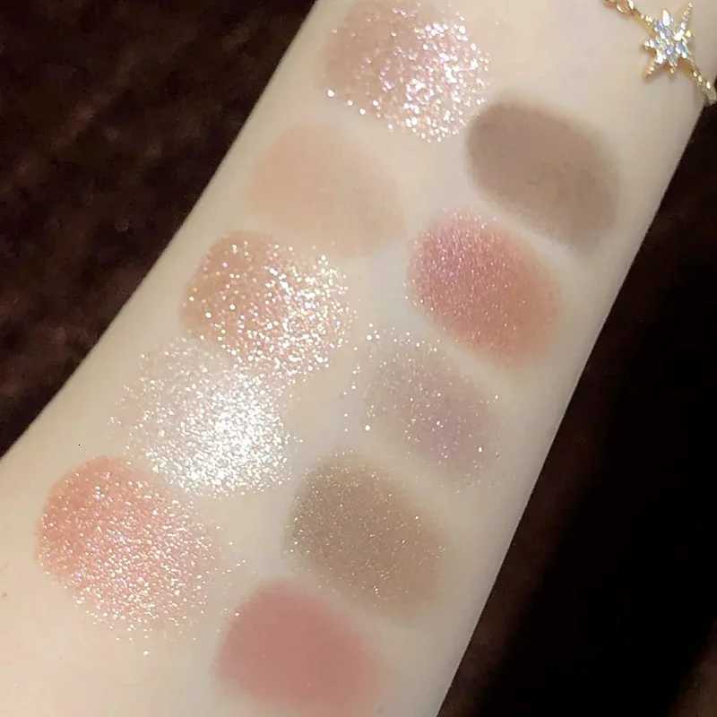 Miss Lara 16 Christmas Color Eye Shadow Palette Colorful Artist Shimmer Glitter Matte Pigmented Eyeshadow Eye Makeup CosmeticsXJ251027