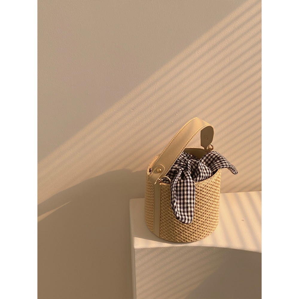 Elegant Summer Accessory: Strappy Casual Basket Style Ladies' Handbag for Daytime Elegance